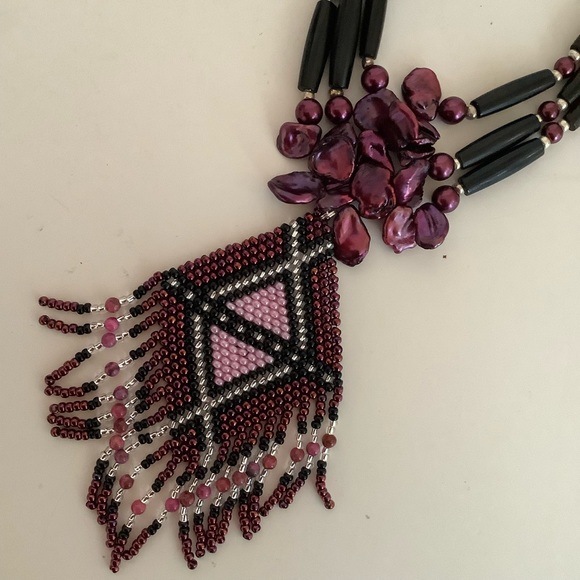 Pink pearl and black hairpipe necklace with handmade beadweaving fringed pendant - Picture 3 of 6